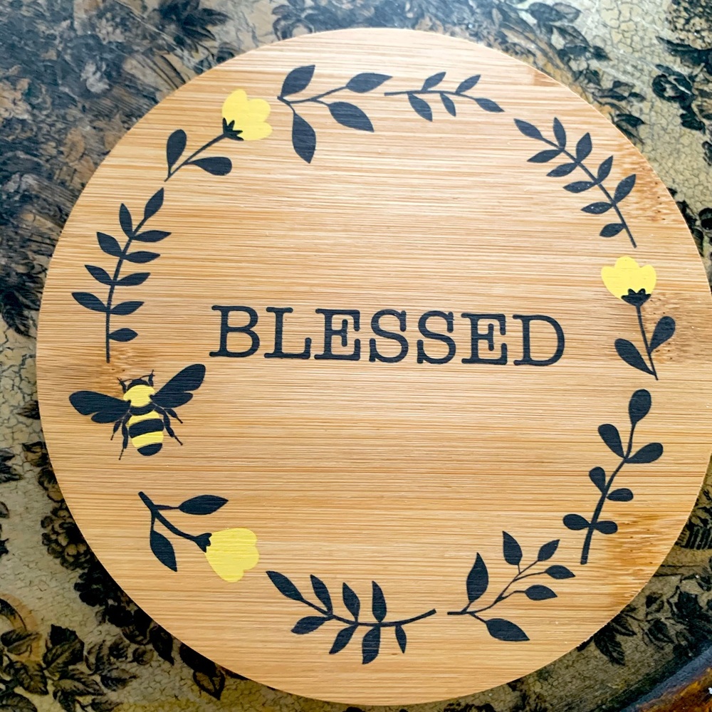 🍓2/$10🍓OR🫐5/$25🫐‼️ Wooden round 🐝 Blessed base display piece trivet